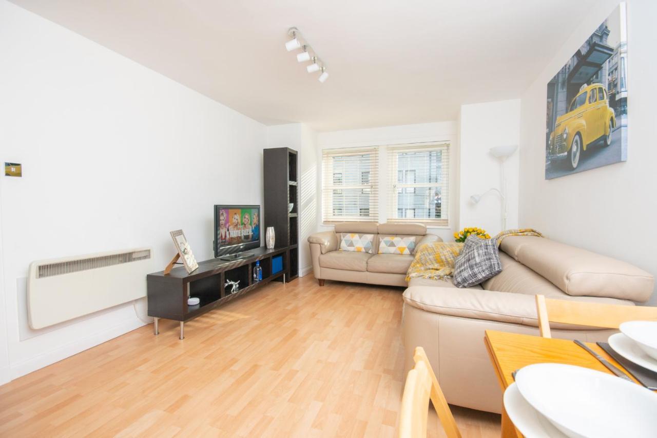 Dwellcome Home: Gated 2-Bedroom Apartment with Free Parking & Fast WiFi Aberdeen Exterior photo