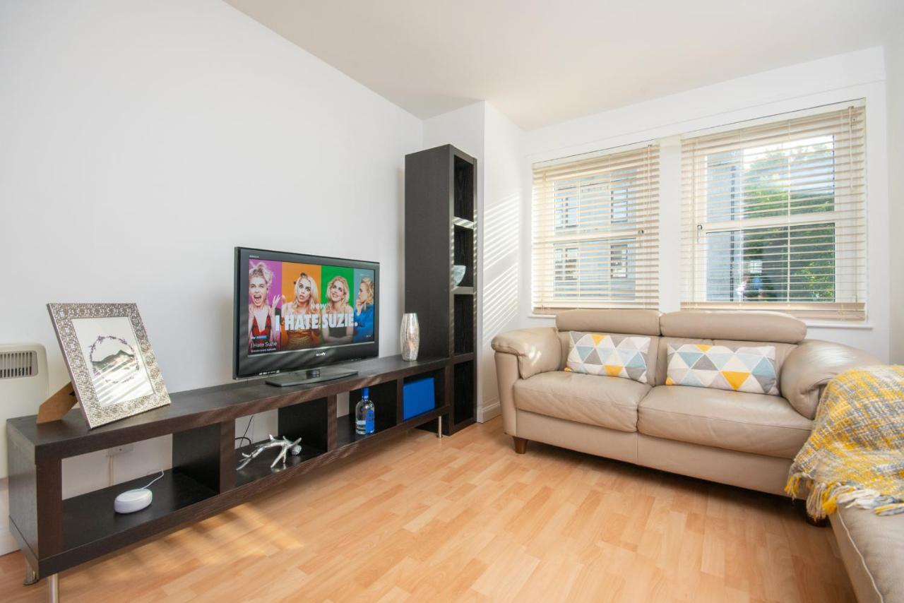 Dwellcome Home: Gated 2-Bedroom Apartment with Free Parking & Fast WiFi Aberdeen Exterior photo