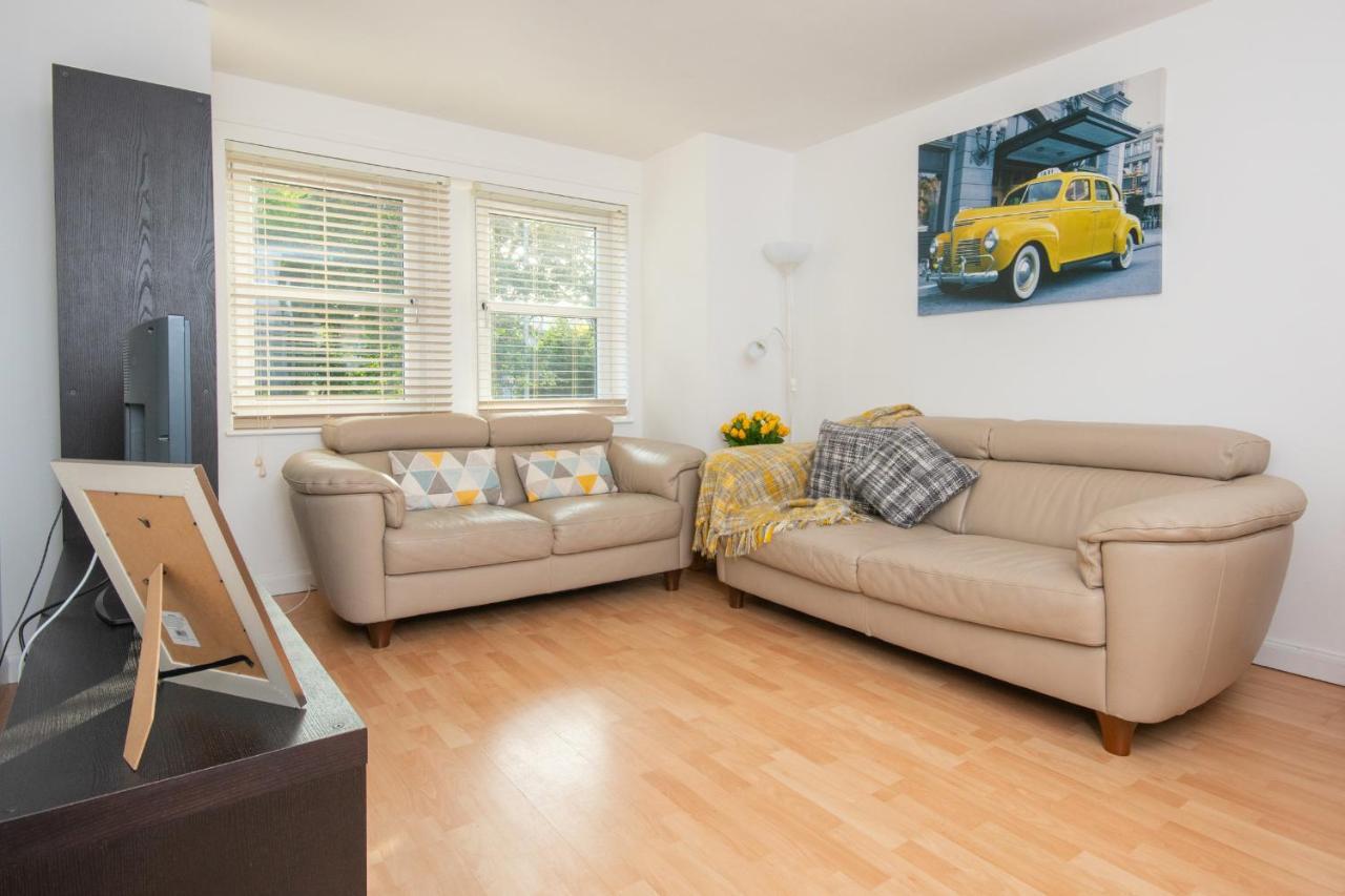 Dwellcome Home: Gated 2-Bedroom Apartment with Free Parking & Fast WiFi Aberdeen Exterior photo