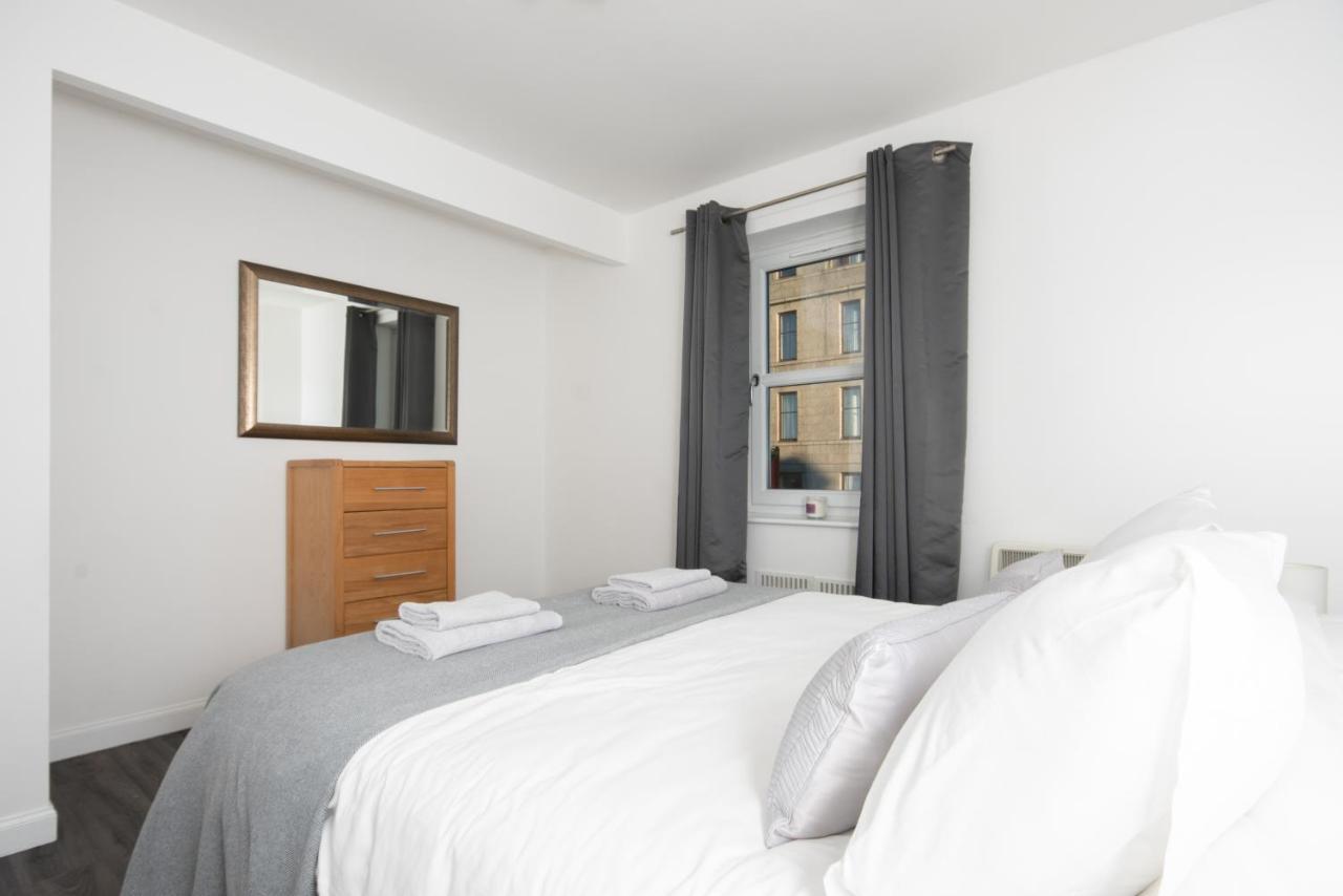 Dwellcome Home: Gated 2-Bedroom Apartment with Free Parking & Fast WiFi Aberdeen Exterior photo