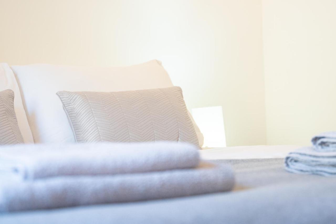Dwellcome Home: Gated 2-Bedroom Apartment with Free Parking & Fast WiFi Aberdeen Exterior photo