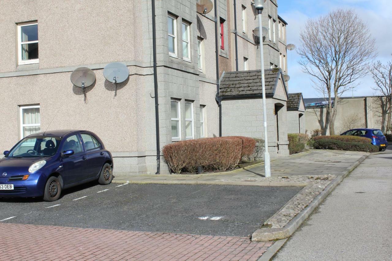 Dwellcome Home: Gated 2-Bedroom Apartment with Free Parking & Fast WiFi Aberdeen Exterior photo