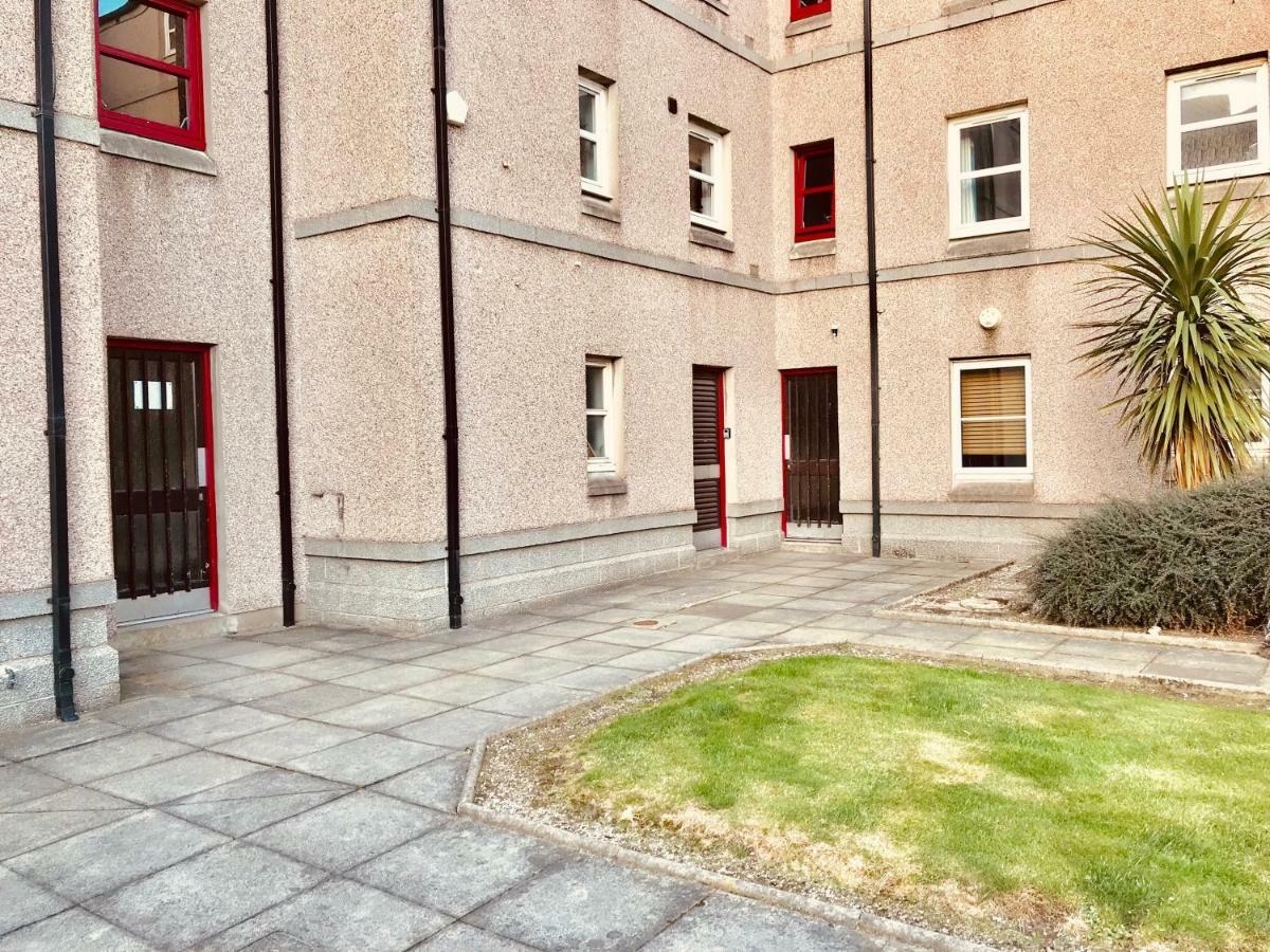 Dwellcome Home: Gated 2-Bedroom Apartment with Free Parking & Fast WiFi Aberdeen Exterior photo